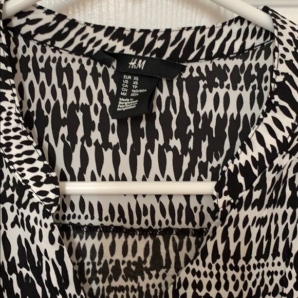 H&M Button Down Top - Picture 3 of 4